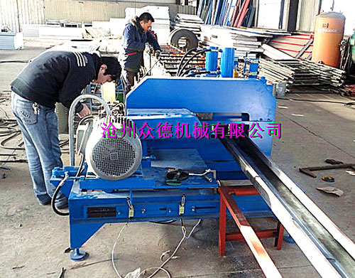 飞锯冲孔C型钢设备